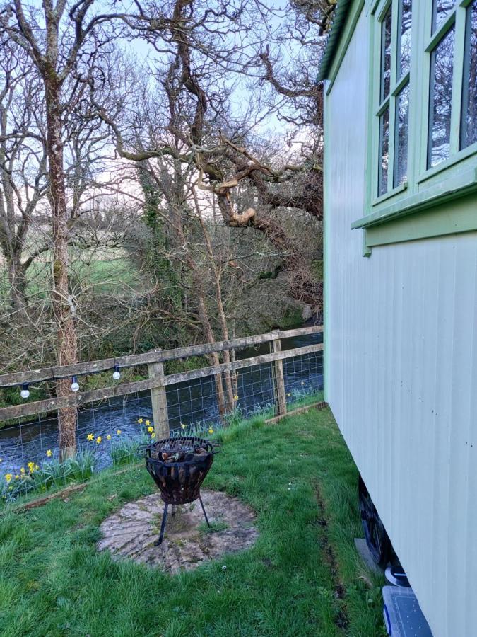 The Old Mill Shepherds Hut Okehampton Exterior foto