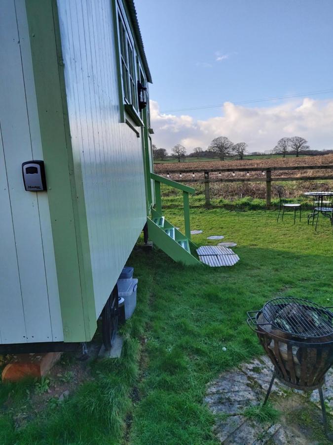 The Old Mill Shepherds Hut Okehampton Exterior foto