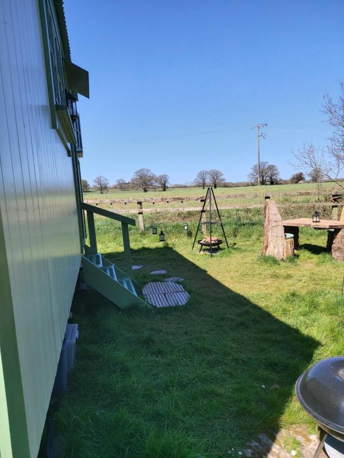 The Old Mill Shepherds Hut Okehampton Exterior foto
